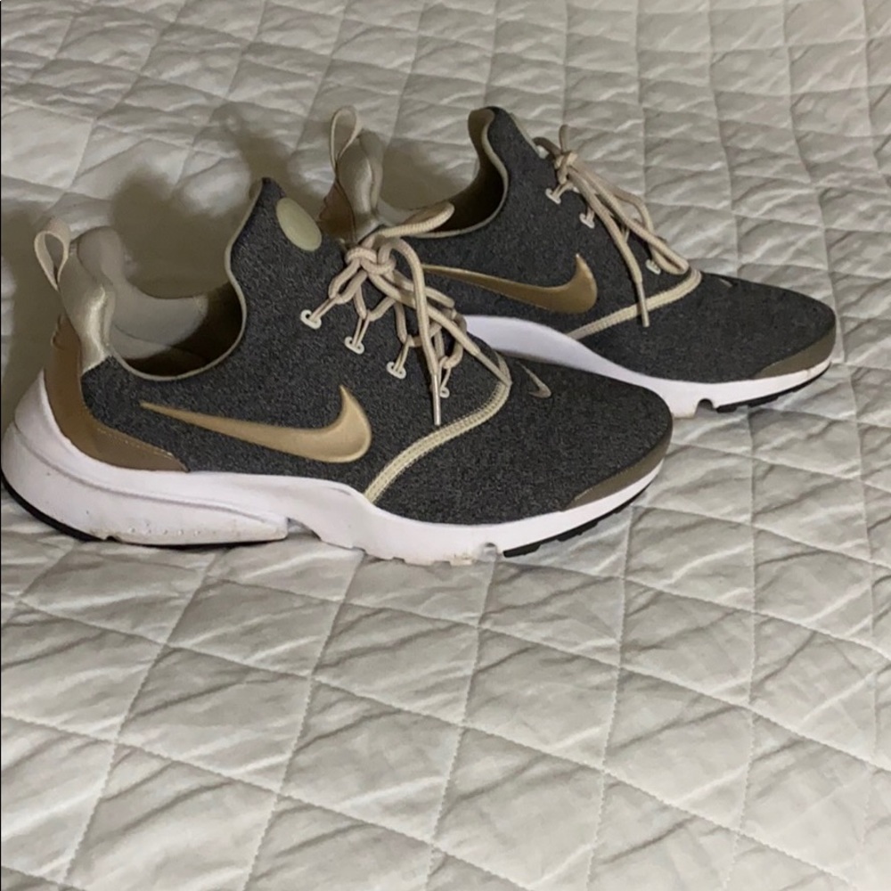 Nike tennis shoes